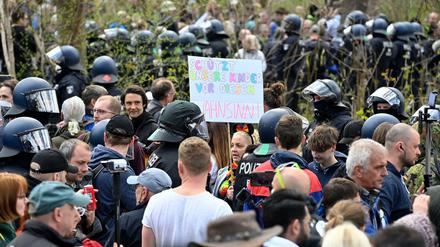 Rund 8000 Menschen demonstrierten am Mittwoch in Berlin gegen die Corona-Maßnahmen.
