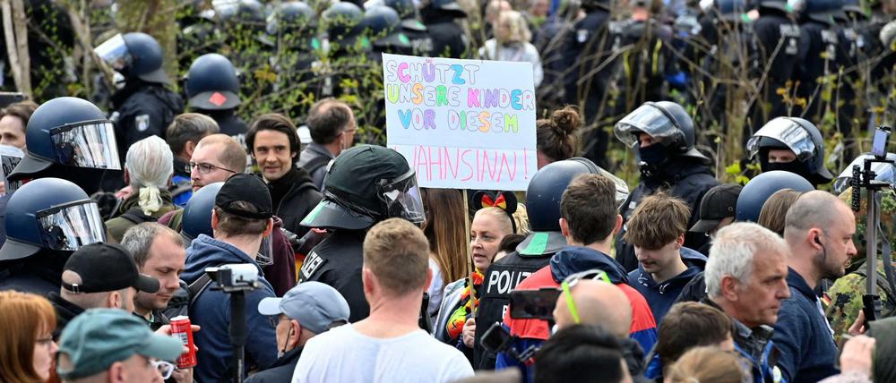 Rund 8000 Menschen demonstrierten am Mittwoch in Berlin gegen die Corona-Maßnahmen.