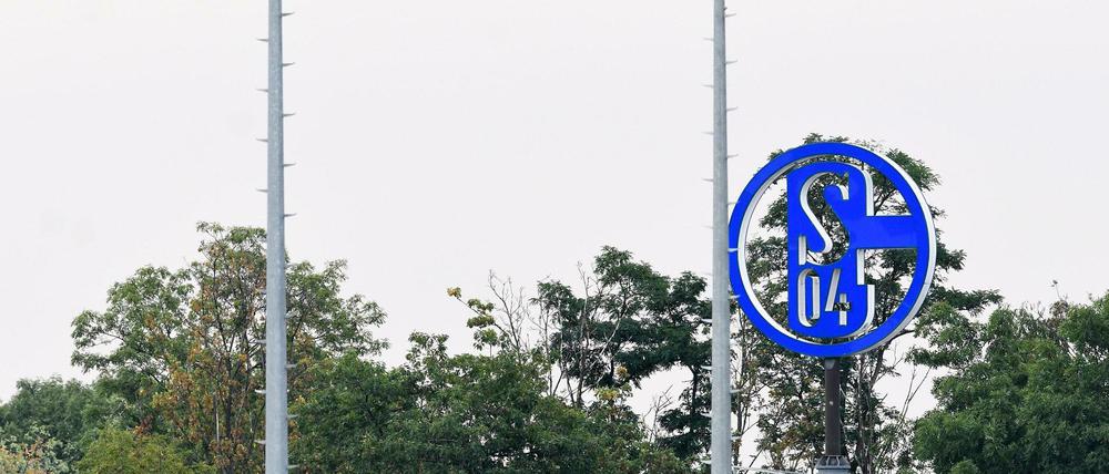 Spieler des FC Schalke 04 sind nach der Rückkehr laut Polizei mit „massiven Aggressionen“ konfrontiert gewesen.
