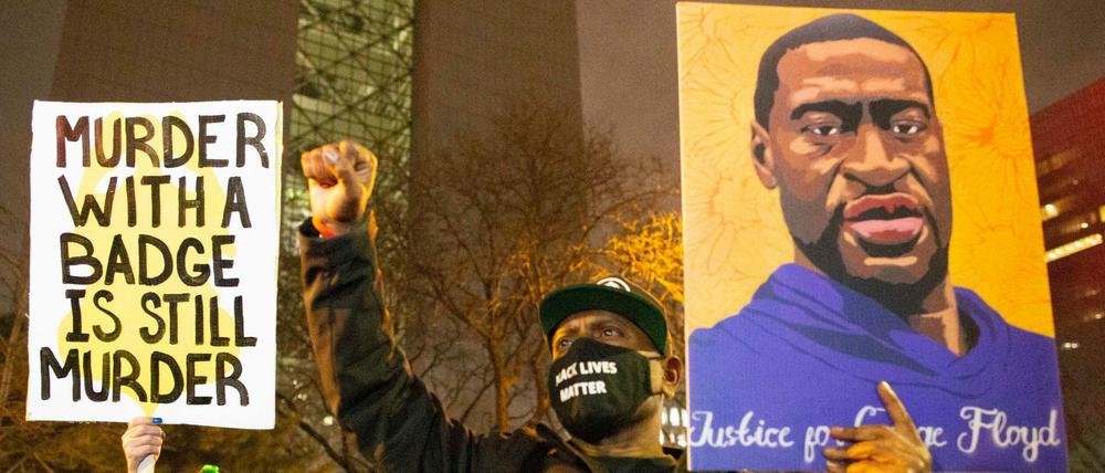 Im Gedenken an George Floyd kommt es immer wieder zu Demonstrationen vor dem Gerichtsgebäude in Minneapolis.
