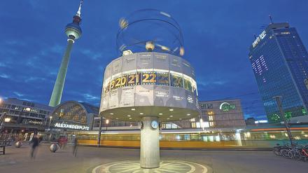 Nach der bundesweiten Notbremse greift ab einer Inzidenz von 100 Neuinfektionen pro 100.000 Einwohner eine Ausgangssperre von 22 Uhr bis 5 Uhr früh. Auf Bus, Bahn und Tram soll das keine Auswirkungen haben – denn der Nahverkehr ist für viele der einzige Weg, um zur Arbeit zu kommen.