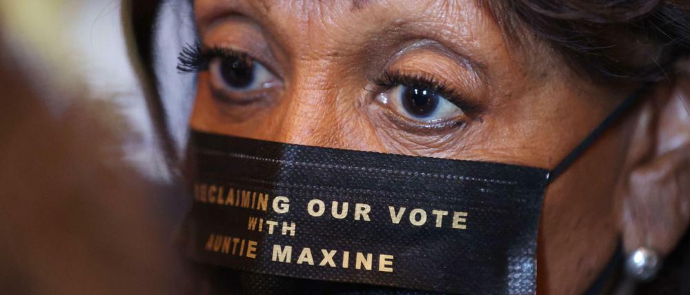 Maxine Waters, Abgeordnete der Demokraten im Repräsentantenhaus, hat mit ihren Äußerungen selbst den Richter im Chauvin-Prozess verärgert.