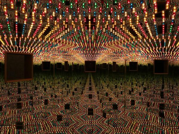 „Infinity Mirror Room – Love Forever“ aus dem Jahr 1966.