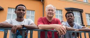 Deutsche Freunde sind wichtig: Der CDU-Bundestagsabgeodnete Martin Patzelt (Mitte) und seine Frau nahmen 2015 die eritreischen Flüchtlinge Haben (links) und Awet bei sich auf.