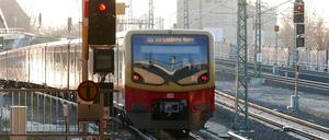 Am Bahnhof Ostkreuz standen die Signale auf Rot.