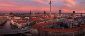 Berlin um das Rotes Rathaus und Fernsehturm herum.