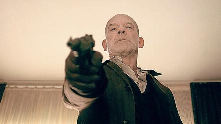A man has to do what a man has to do. Ulrich Kainer (Martin Wuttke) sieht sich gezwungen, seine Waffe für sich sprechen zu lassen.