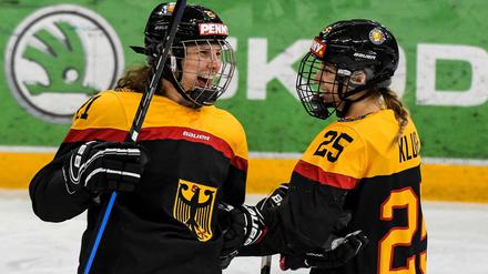 Die Spielerinnen der deutschen Nationalmannschaft freuten sind lange auf die Eishockey-Weltmeisterschaft in Kanada.