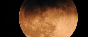 Der Supermond über Berlin-Lichtenrade.