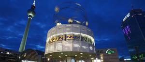Die Weltzeituhr auf dem Alexanderplatz.