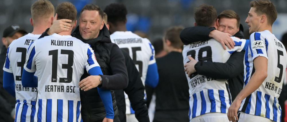 Gemeinsam jubeln. Herthas Trainer Pal Dardai ist überzeugt, dass es dazu am Ende der Saison allen Grund geben wird.
