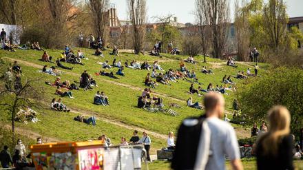 Die Bundes-Notbremse regelt unter anderem Ausgangs- und Kontaktbeschränkungen.