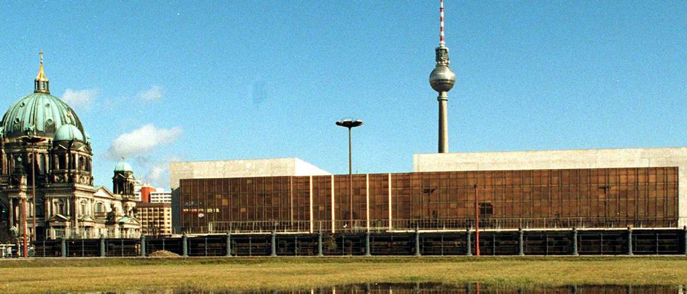 Den Bach runter: Auf diesem Foto von 1997 ist der Palast noch da.