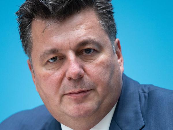 Doppelter Tiefschlag. Innensenator Andreas Geisel hatte auf dem SPD-Parteitag einen schweren Stand.