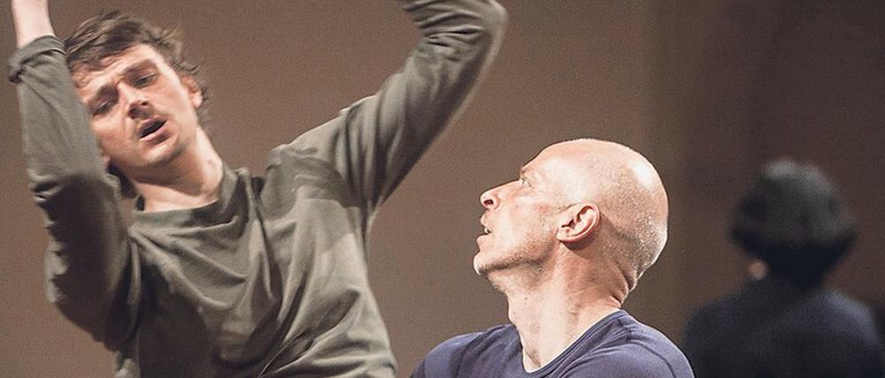 Zusammenhalt. Virgis Puodziunas und Igor Shugaleev tanzen.
