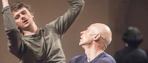 Zusammenhalt. Virgis Puodziunas und Igor Shugaleev tanzen.