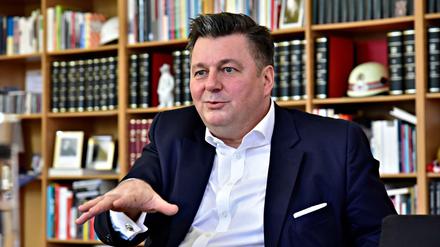Geisel warnt vor Autonomen und Querdenkern. Berlins Innensenator sieht die Polizei am 1. Mai in einer komplizierten Lage. Inzwischen sind 22 Veranstaltungen angemeldet 