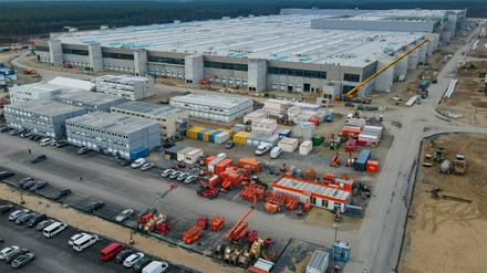 Fast fertig. Teslas Gigafactory in Grünheide. Doch es gibt Ärger. 