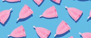 Menstruationstassen sind ökologischer als herkömmliche Periodenprodukte, weil sie keinen Plastikmüll verursachen. 