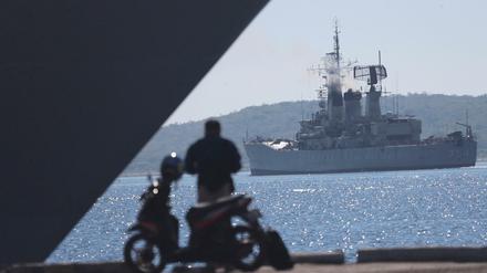 Ein Schiff der indonesischen Marine bei der Suche nach dem verschwundenen U-Boot.