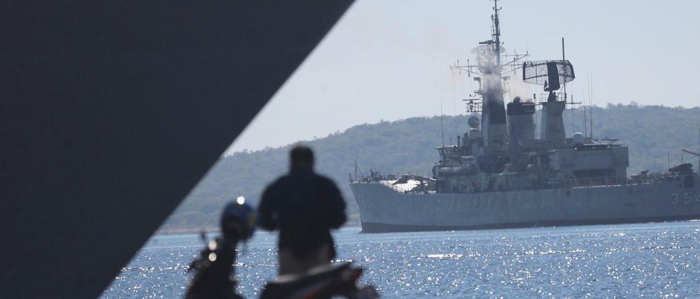 Ein Schiff der indonesischen Marine bei der Suche nach dem verschwundenen U-Boot.