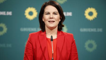 Wenn die Deutschen ihre Kanzlerin oder ihren Kanzler selbst wählen könnten, würden sich 32 Prozent für Grünen-Chefin Annalena Baerbock und 15 Prozent für den CDU-Vorsitzenden Armin Laschet entscheiden.