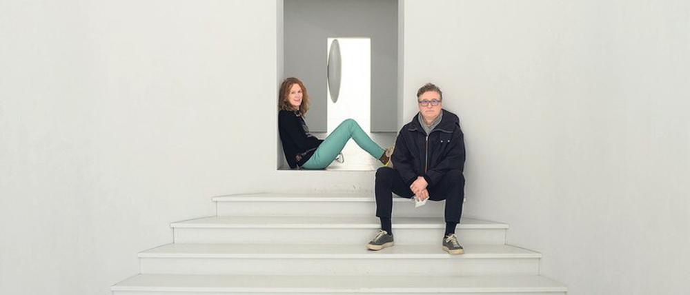Treppauf. Heute leiten Marie-Blanche und Ulrich Gebauer gemeinsam die Galerie. Zum Gallery Weekend zeigen sie in ihren Räumen in der Markgrafenstraße 67 Tarik Kiswanson und Emily Wardill. Eröffnung ist am 30. April zwischen 11 und 19 Uhr. Die Ausstellung ist auch am Samstag und Sonntag zu sehen. Besuch nur nach Voranmeldung und mit einem negativen Corona-Test.