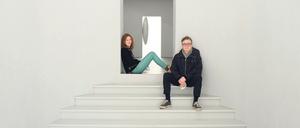 Treppauf. Heute leiten Marie-Blanche und Ulrich Gebauer gemeinsam die Galerie. Zum Gallery Weekend zeigen sie in ihren Räumen in der Markgrafenstraße 67 Tarik Kiswanson und Emily Wardill. Eröffnung ist am 30. April zwischen 11 und 19 Uhr. Die Ausstellung ist auch am Samstag und Sonntag zu sehen. Besuch nur nach Voranmeldung und mit einem negativen Corona-Test.