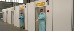 Vor allem in Impfzentren werden überschüssige Impfdosen häufig weggeworfen.