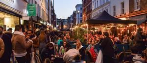 IN London sind Bars und Restaurants wieder offen.