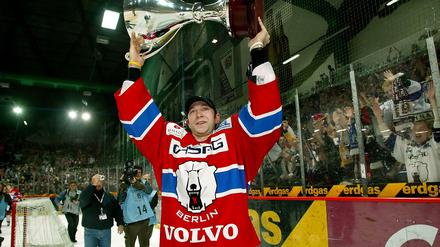Erik Cole holte vor fast genau 16 Jahren im April 2005 mit den Eisbären die erste Meisterschaft in der DEL.