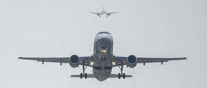 Das Geschäft rollt wieder an. An diesem Donnerstag legt die Lufthansa ihren ersten Zwischenbericht für das laufende Jahr vor. Das Unternehmen fordert derweil von der Politik, einen verlässlichen Fahrplan für das Hochfahren des Flugverkehrs vorlegen.