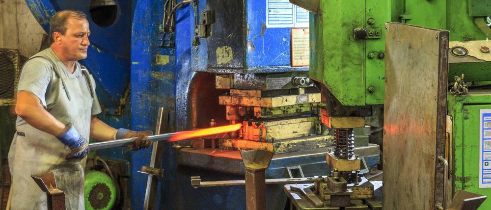In der Industrie könnte das Angebot an Fachkräften im Jahr 2035 lediglich knapp 40 Prozent der Nachfrage decken.