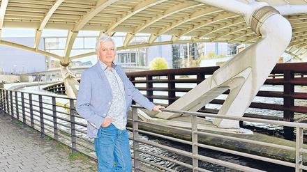 Die Kronprinzenbrücke unweit des Bundestags von Santiago Calatrava.