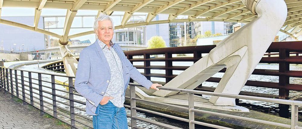 Die Kronprinzenbrücke unweit des Bundestags von Santiago Calatrava.