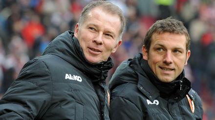 Man kennt sich. Vier Jahre war Markus Weinzierl (r., mit Sportchef Stefan Reuter) Trainer beim FC Augsburg. Jetzt kehrt er zurück. Werder Bremen könnte dem Augsburger Modell folgen.