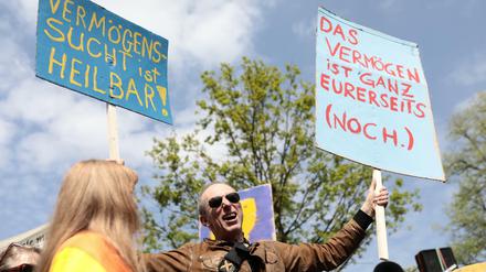 Schon in den vergangenen Jahren zogen Teilnehmer der Satire-Demo durch den Grunewald.