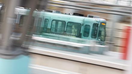 Ein minderjähriger Syrer wurde in einer Tram in Erfurt Opfer eines brutalen rassistischen Angriffs.