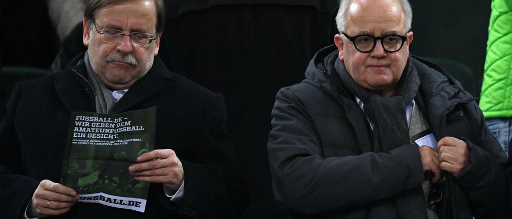 Den Skandal vor Augen? DFB-Vizepräsident Rainer Koch (l) und DFB-Präsident Fritz Keller auf der Tribüne.