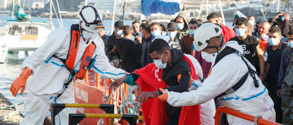 Gerettete Migranten bei der Ankunft in Gran Canaria (Archivbild)