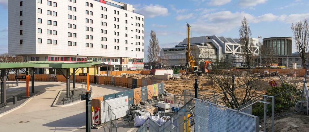 Blick auf die ZOB-Baustelle am Ostersonntag.