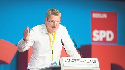 Dem Sozialdemokraten Christian Hoßbach wird die Nähe zur SPD vorgeworfen. Fast alle führenden DGB-Gewerkschafter sind SPD-Mitglied.