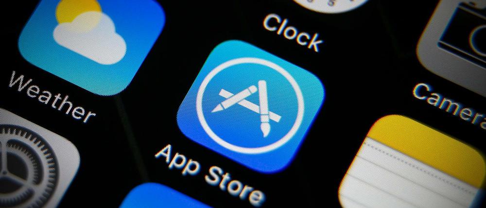 Icon des App Stores auf dem Schirm eines iPhones (Archivbild)