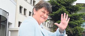 Good bye. Regierungschefin Arlene Foster muss gehen.