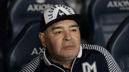 Fünf Monate nach dem Tod von Diego Maradona haben Gutachter dem Ärzteteam schwere Versäumnisse zur Last gelegt