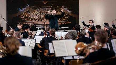 Kirill Petrenko und die Philharmoniker.