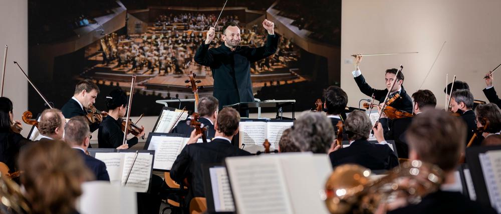 Kirill Petrenko und die Philharmoniker.