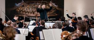 Kirill Petrenko und die Philharmoniker.