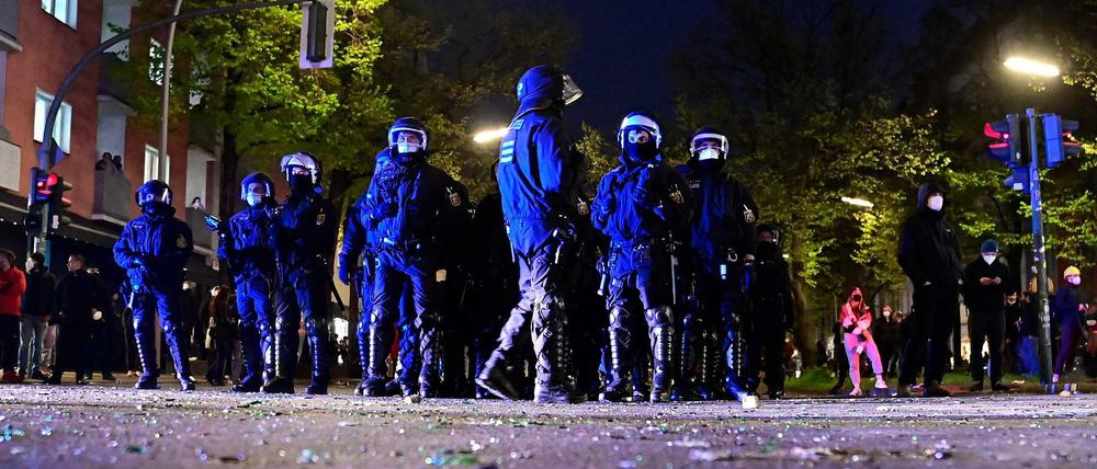 Mindestens 30 Polizisten wurden bei der Demonstration verletzt.