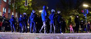 Mindestens 30 Polizisten wurden bei der Demonstration verletzt.